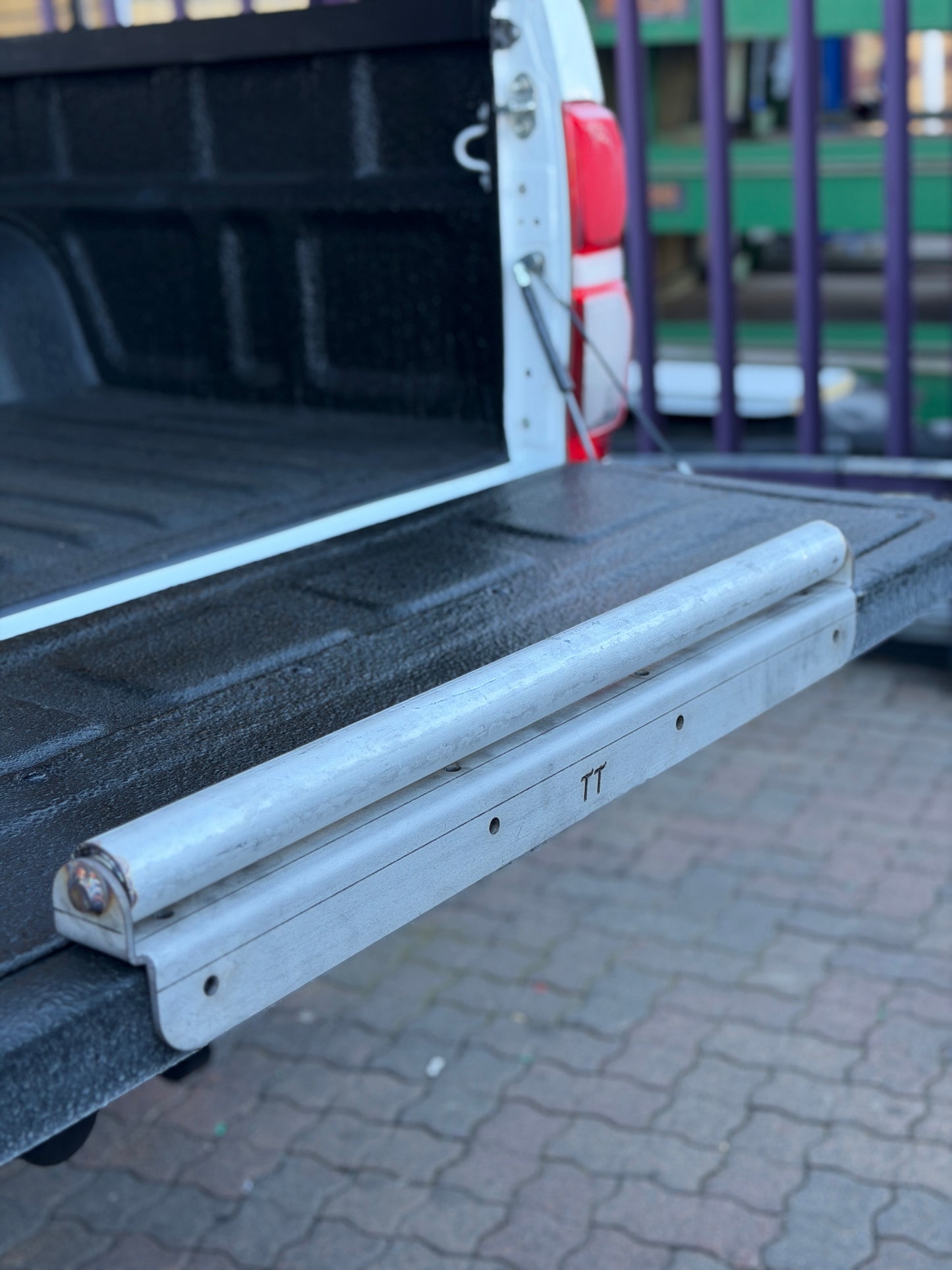 Tailgate Roller