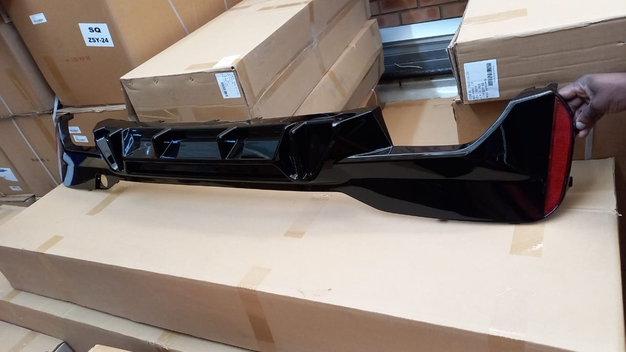 BMW G30 F90 M5-Style Rear Diffuser