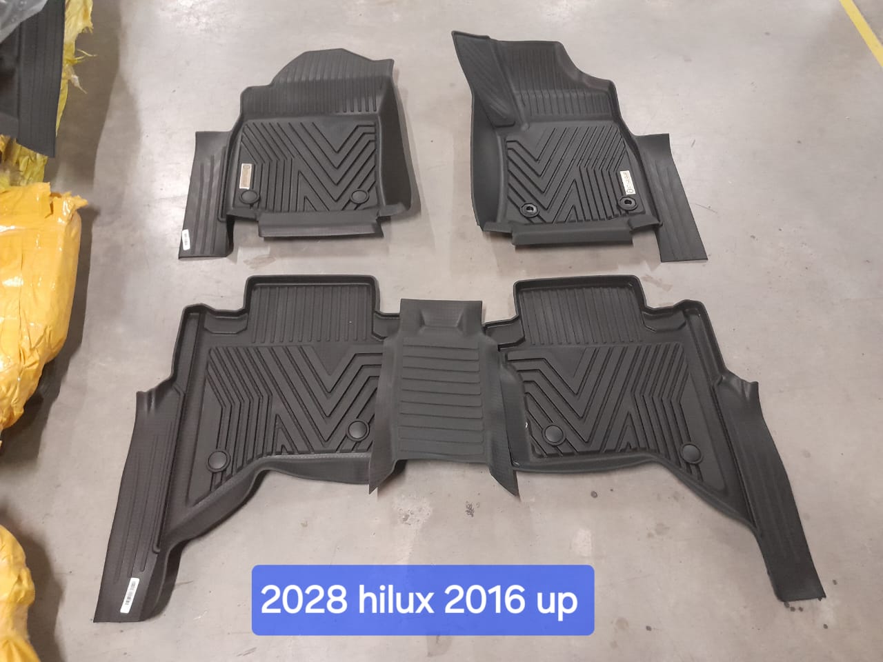 Toyota Hilux 2016 + Bucket Mats